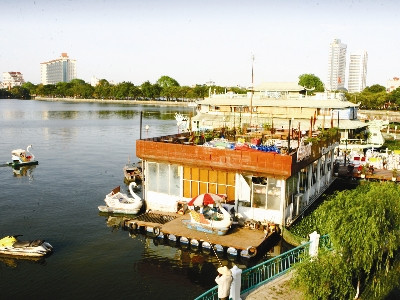 Chuyên gia lo ngại dựng cầu cảng hồ Tây