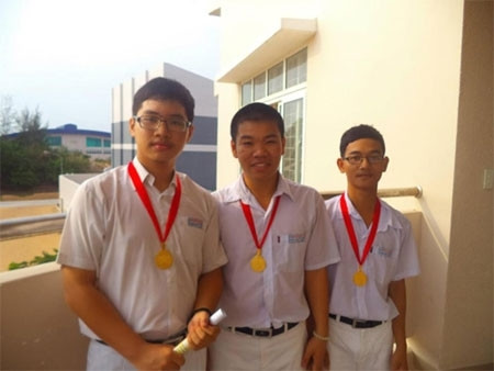 Cười nghiêng ngả với tóm tắt truyện Kiều của HS chuyên Toán