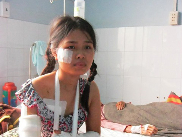 Bắt giam gã chồng bạo hành vợ cũ