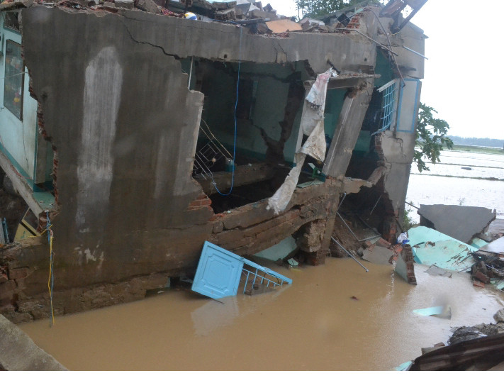 Bình Định tang thương trong lũ dữ