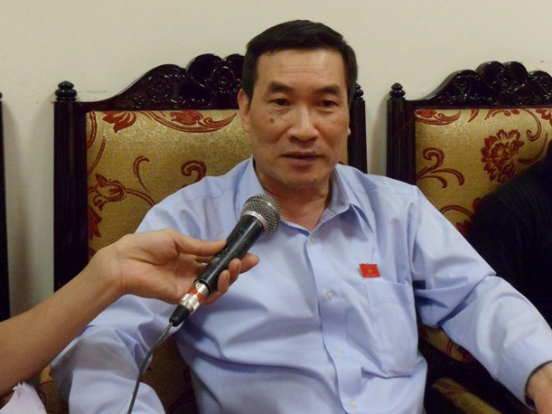 Mang máy quay vào thi: ‘Tôi sợ mất nhiều hơn được’