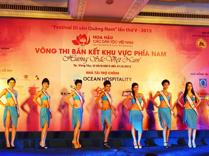 56 thiếu nữ dân tộc thi trình diễn áo tắm