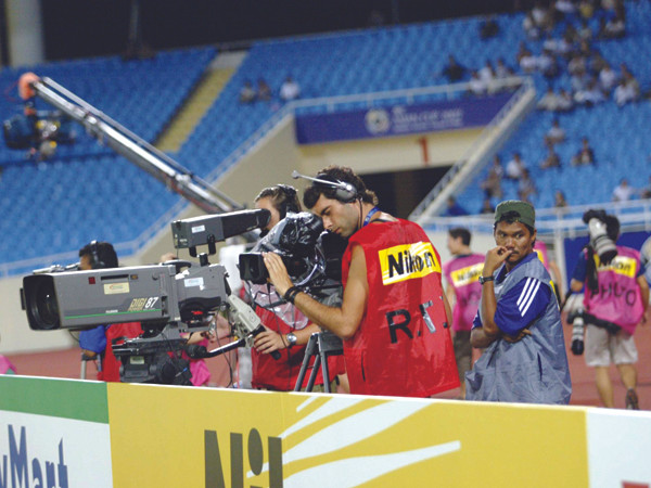 Chỉ còn 3 ngày nữa hạng Nhất và Super League khởi tranh nhưng vấn đề bản quyền vẫn chưa ngã ngũ. Ảnh: VSI