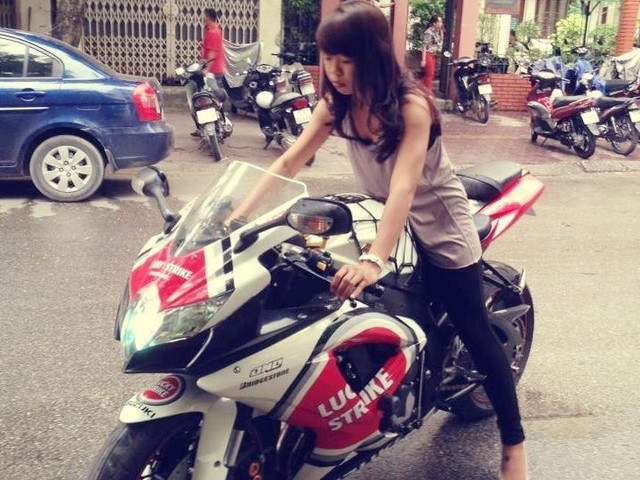 Những cô nàng đam mê xe côn tay