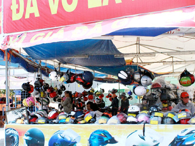 Vẫn tràn lan mũ bảo hiểm kém chất lượng