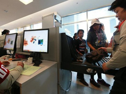 Người biểu tình Thái Lan chiếm thêm nhiều công sở