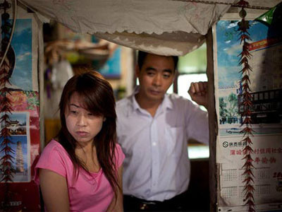 Người nghèo Trung Quốc và canh bạc nuôi con ăn học