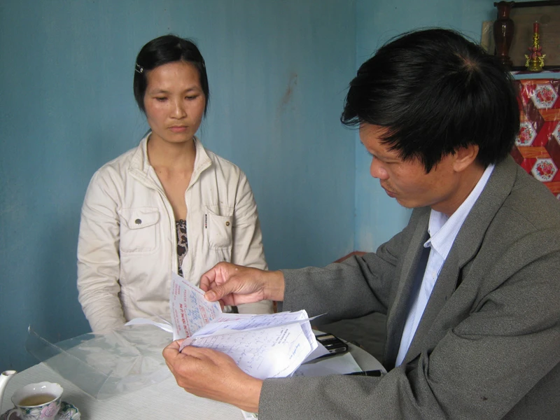 Chị Thúy kể lại sự việc với phóng viên. Ảnh: Đ.P