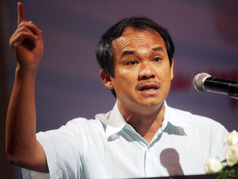 Bầu Đức 'đấu khẩu' gay gắt với bầu Đệ