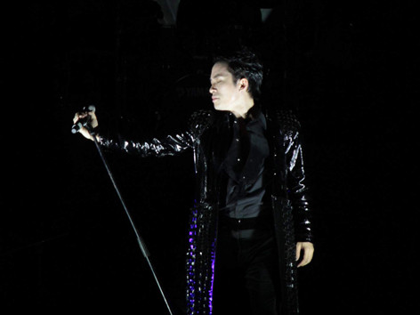 Tùng Dương - 'Độc đạo' ra thế giới?