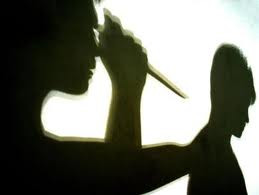 Tra tấn con nợ bằng cách bắt úp mặt vào xô phân