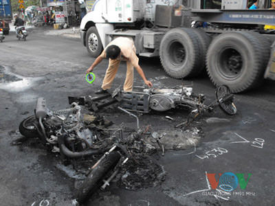 Xe máy lại cháy, hai người thành 'đuốc sống'