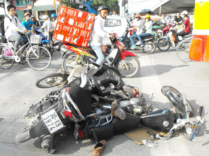 Ô tô 'điên' gây tai nạn liên hoàn, một người nhập viện