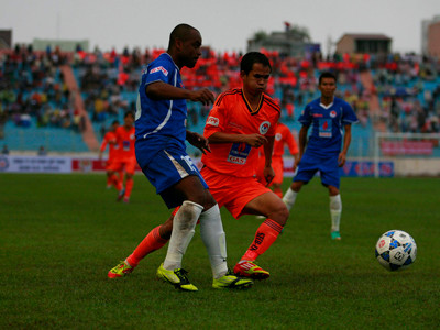SHB Đà Nẵng lấn lướt hơn nhưng XMXT Sài Gòn có những đợt phản công sắc bén