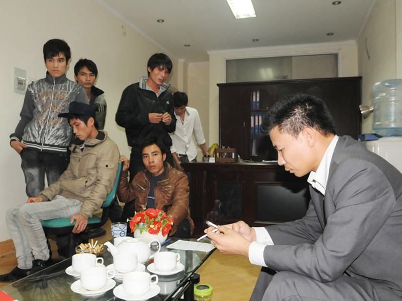 Tổng Giám đốc cắm sổ đỏ, ô tô trả nợ cho công nhân về quê ăn Tết