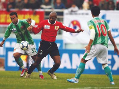 Với sự thất thế của các cựu vương đang khiến V.League 2011 trở nên rất khó lường