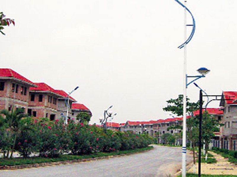 Cảnh hoang vắng ở khu biệt thự Quang Minh (Hà Nội). Ảnh: Hồng Vĩnh