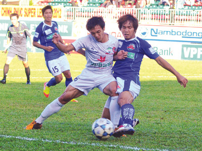 HAGL đổi khách sạn, SHB Đà Nẵng bị ngộ độc