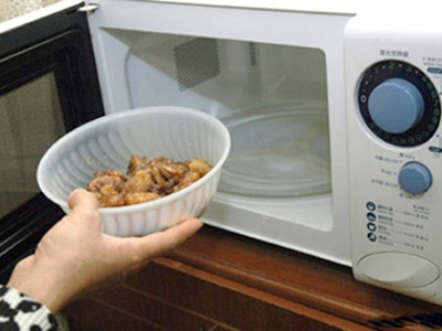 Không nên sử dụng đồ nhựa trong lò vi sóng
