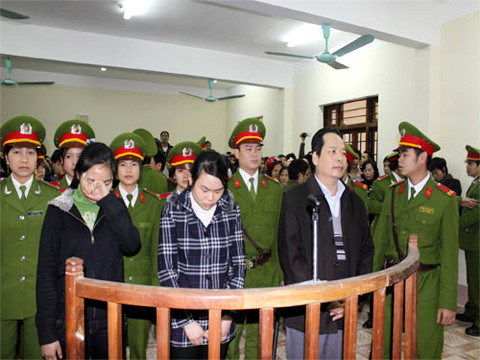 Một thoáng mua vui, một đời tù tội