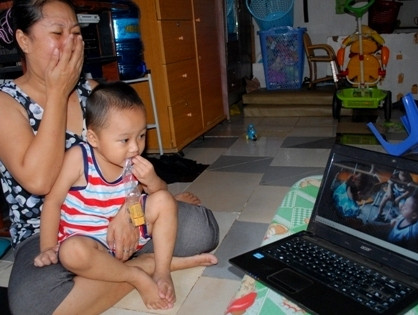 Người mẹ có con bị hành hạ bày tỏ sự căm phẫn