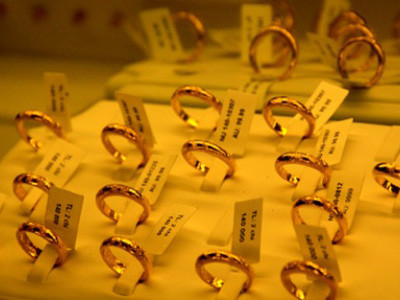 Vàng nữ trang 9999 “ngoài vòng pháp luật”?