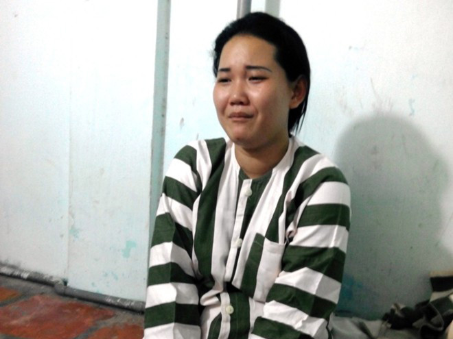 Bảo mẫu đánh chết bé trai nức nở trong trại giam