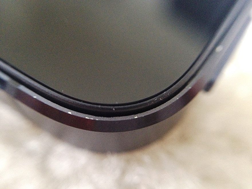 iPhone 5 'dính' sự cố đầu tiên