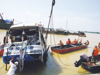 Nước mắt tràn sông Lam