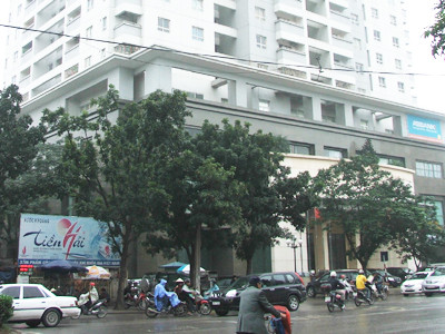 Chủ căn hộ dài cổ chờ 'sổ đỏ'