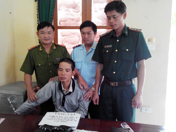 Đối tượng Nguyễn Văn Khoa cùng tang vật