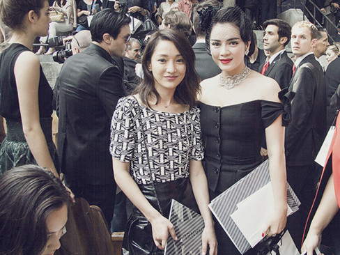 Lý Nhã Kỳ nổi bật không kém Châu Tấn tại show Chanel