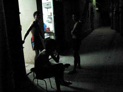 Xóm nghèo mong điện nước