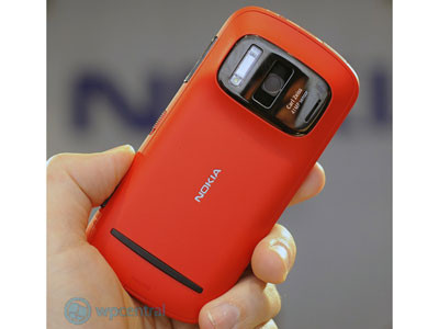 Điện thoại Nokia Lumia 41 'chấm' mang tên Elvis