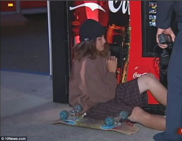 Ăn cắp bị kẹt tay trong máy bán hàng tự động