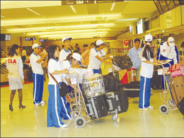 Lao động ồ ạt bỏ trốn vì phí cao