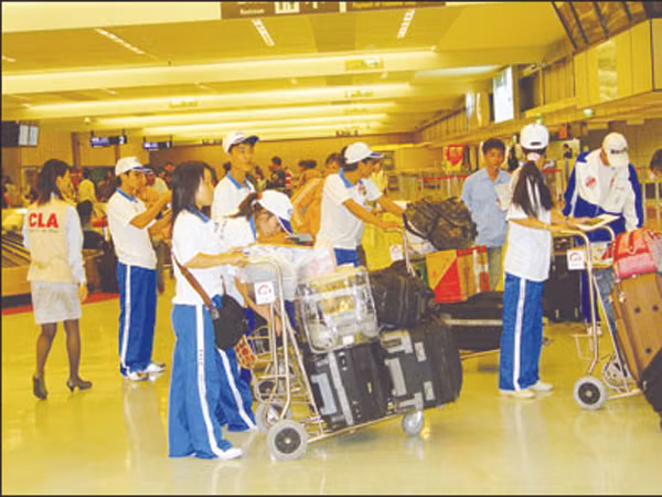 Lao động ồ ạt bỏ trốn vì phí cao