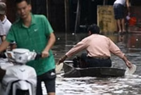 Hà Nội sắm thuyền máy đi trên phố
