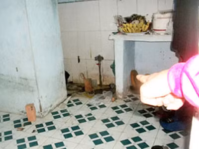 Cô gái chết lõa thể ở phòng trọ