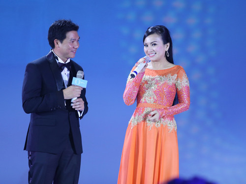 Em gái 'đại gia' của Cẩm Ly chơi trội tặng 3 tỷ từ thiện