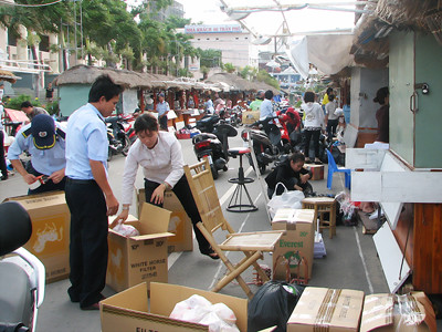 Di dời chợ đêm, dành chỗ làm xe hoa