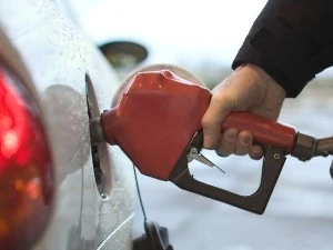 Giảm hạn mức nhập khẩu xăng dầu năm 2012