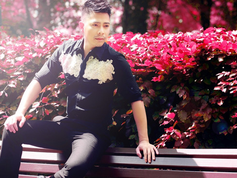 Kevin Tuấn Hùng lịch lãm bên trời Tây