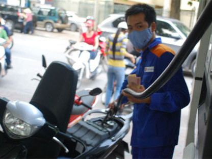 1 lít xăng cõng 4 loại thuế, 3 loại phí