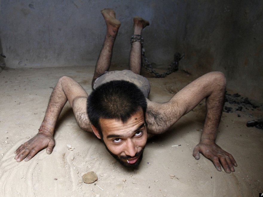 Rùng mình chữa tâm thần ở đền thờ Afghanistan