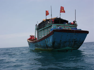 Nhiều người bám trụ Hoàng Sa