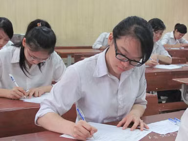 Bộ GD-ĐT chưa nhận đủ báo cáo vụ 'bắt tay' chấm thi tốt nghiệp