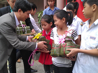Ngày hội bánh chưng xanh vì trẻ nghèo