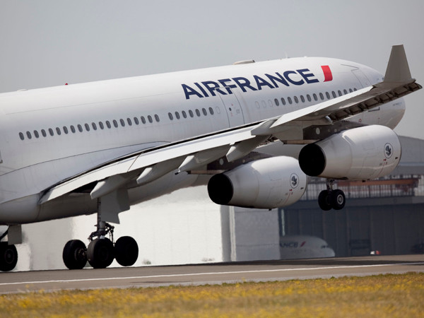 Quên bắt đinh vít máy bay