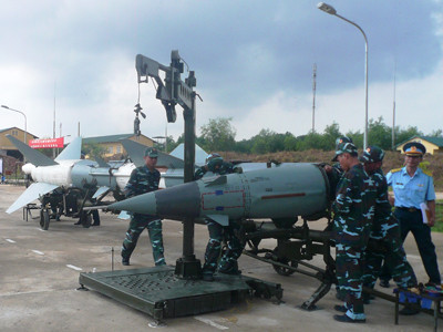 Bộ đội Tên lửa thi tài